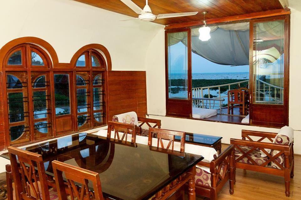 Aqua Jumbo Houseboats Hotel Kumarakom Kültér fotó